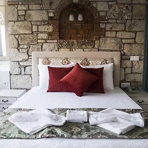 2* Oda ve Kahvaltı Sardunya
